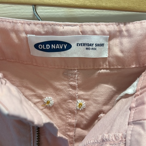 Old Navy Pink shorts with daisy pattern Size 12 - Picture 2 of 5